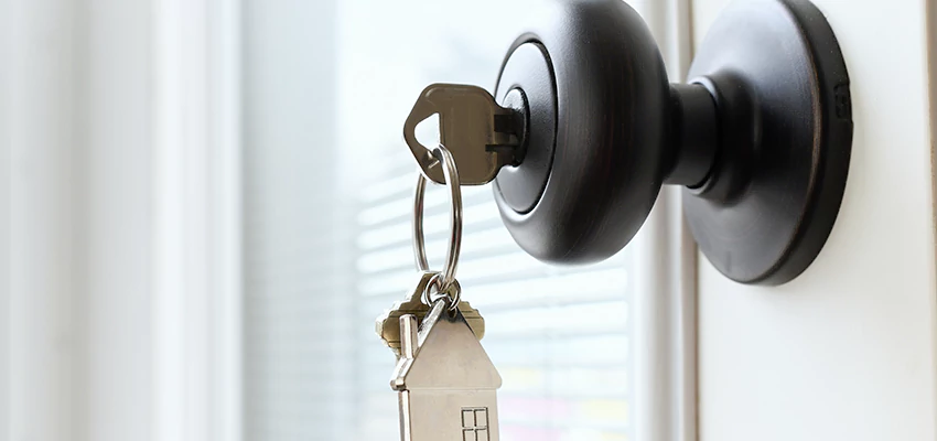 Bifold Door Knob Replacement in Woodlake, California