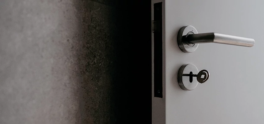 Front Door Handle Repair And Installation in Woodlake, CA